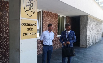 FOTO: Sudca Okresného súdu v Trenčíne poslal svata Moniky Jankovskej za mreže