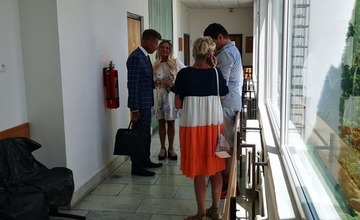 FOTO: Sudca Okresného súdu v Trenčíne poslal svata Moniky Jankovskej za mreže