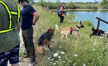 FOTO: Veľká pátracia akcia v susednom kraji. Nezvestného Miroslava hľadali aj trenčianski pátrači