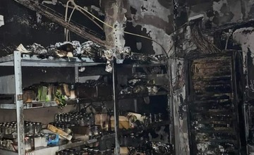 FOTO: Požiar zanechal v obchode s potravinami veľkú spúšť