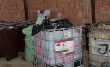 FOTO: Enviropolicajti si posvietili na odpad. Na hornú Nitru ho mali byť navezené obrovské množstvá