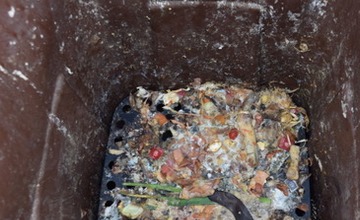 FOTO: Enviropolicajti si posvietili na odpad. Na hornú Nitru ho mali byť navezené obrovské množstvá