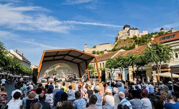 FOTO: Nedeľný koncert Teri Čikoš na námestí v Trenčíne