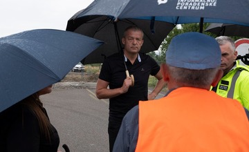 FOTO: Práce na trenčianskej „panelke“ sa predĺžia o 1 rok