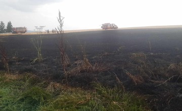 FOTO: Neďaleko Partizánskeho zasahovali profesionálni aj dobrovoľní hasiči z okolitých obcí