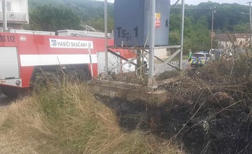 FOTO: Neďaleko Partizánskeho zasahovali profesionálni aj dobrovoľní hasiči z okolitých obcí