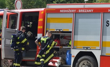 FOTO: Desiatky hasičov predviedlo likvidáciu požiaru na treťom poschodí nemocnice