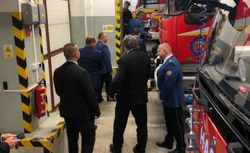 FOTO: Ľudovít Odór s potápačmi a zdravotníkmi v Trenčíne