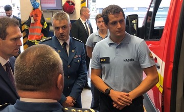 FOTO: Ľudovít Odór s potápačmi a zdravotníkmi v Trenčíne