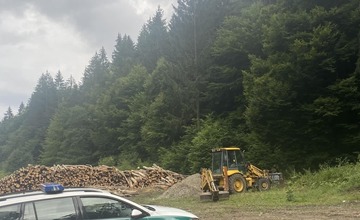 FOTO: Policajná akcia zameraná na kontrolu rybárov a ťažbu dreva