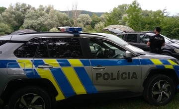 FOTO: Policajná akcia zameraná na kontrolu rybárov a ťažbu dreva