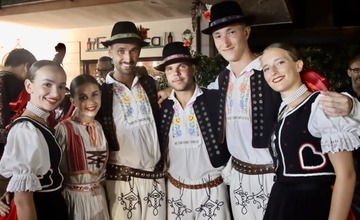 FOTO: Folklórny súbor z Dubnice nad Váhom zažiaril v Taliansku. Roztancovali celé mesto