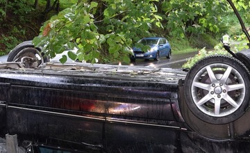 FOTO: Pri 27-ročnom vodičovi a jeho spolujazdkyni stáli všetci svätí. Z ich auta po havárii zostala len kopa šrotu