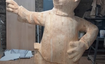 FOTO: Dvojmetrové postavičky strážia ihrisko pod diaľnicou. Takto vyzeral príchod Pata a Mata na svet