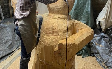 FOTO: Dvojmetrové postavičky strážia ihrisko pod diaľnicou. Takto vyzeral príchod Pata a Mata na svet