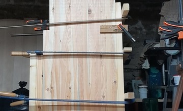 FOTO: Dvojmetrové postavičky strážia ihrisko pod diaľnicou. Takto vyzeral príchod Pata a Mata na svet