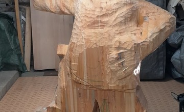 FOTO: Dvojmetrové postavičky strážia ihrisko pod diaľnicou. Takto vyzeral príchod Pata a Mata na svet