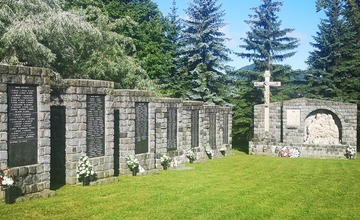 FOTO: Deň Bielych ruží v Handlovej.  Od najväčšieho banského nešťastia v Bani Handlová uplynulo 14 rokov