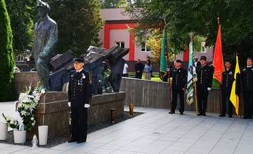 FOTO: Deň Bielych ruží v Handlovej.  Od najväčšieho banského nešťastia v Bani Handlová uplynulo 14 rokov