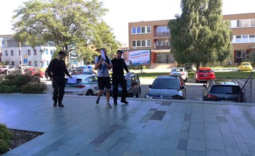 FOTO: Dvojica kamionistov do svojho cieľa nedorazila. Namiesto toho skončili v putách a na súde 