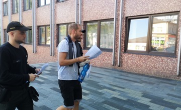 FOTO: Dvojica kamionistov do svojho cieľa nedorazila. Namiesto toho skončili v putách a na súde 