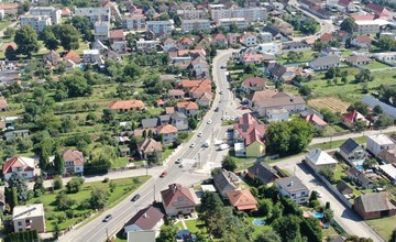 FOTO: Prví návštevníci prichádzajú na Grape, dopravná situácia v Trenčíne je zatiaľ plynulá