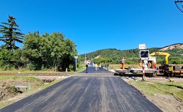 FOTO: To bolo rýchle. Tankodrom na železničnom priecestí v tejto obci je už minulosťou
