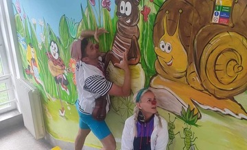 FOTO: V nemocnici bolo veselo. Malým pacientom tam netradiční doktori naordinovali liečbu smiechom