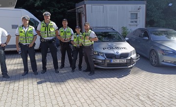 FOTO: Polícia v Trenčíne kontrolovala odchádzajúcich návštevníkov Grapu