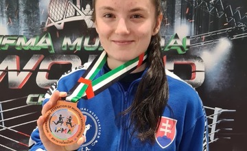 FOTO: Lenka z Trenčína dominuje v thajskom boxe