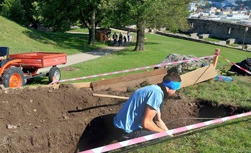 FOTO: Archeologický výskum na Trenčianskom hrade