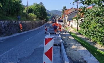 FOTO: Rekonštrukcia cesty v Brezovej pod Bradlom