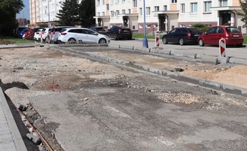 FOTO: Rekonštrukcia parkovísk v Dubnici nad Váhom