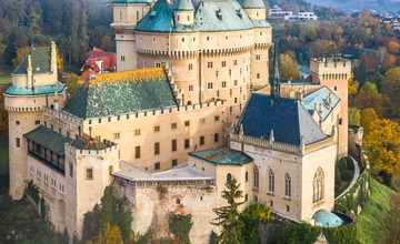 FOTO: Top hradom v Trenčianskom kraji sa stal Bojnický zámok