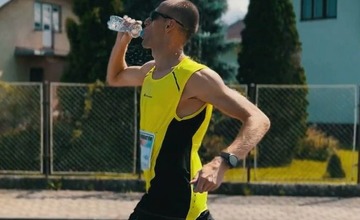 FOTO: Dubnický policajt vyhral zlatú medailu v Rajeckom maratóne