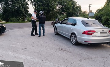 FOTO: Policajti z Prievidze zastavovali cyklistov aj motorkárov