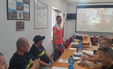 FOTO: Hasiči pri Novom Meste nad Váhom získali nové vybavenie