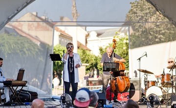 FOTO: Nedeľa na Mierovom námestí v Trenčíne patrila skvelým jazzovým muzikantom