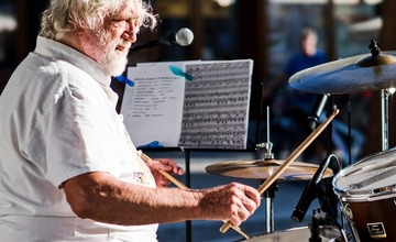 FOTO: Nedeľa na Mierovom námestí v Trenčíne patrila skvelým jazzovým muzikantom