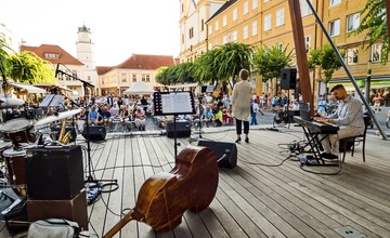 FOTO: Nedeľa na Mierovom námestí v Trenčíne patrila skvelým jazzovým muzikantom