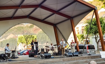 FOTO: Nedeľa na Mierovom námestí v Trenčíne patrila skvelým jazzovým muzikantom