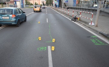 FOTO: Alkoholom potužený kolobežkár zrazil chodkyňu. Zrážka mala fatálne následky