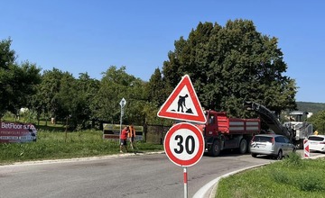 FOTO: Rekonštrukcia na križovatke ulíc Čachtická a Banská