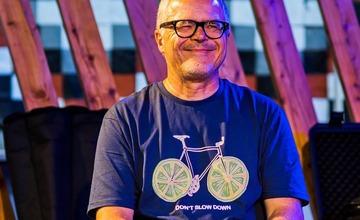 FOTO: Posledný Hudobný piknik tohto leta v Trenčíne odohral Matúš Oravec a blueberryband