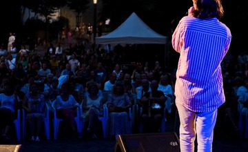 FOTO: Posledný Hudobný piknik tohto leta v Trenčíne odohral Matúš Oravec a blueberryband