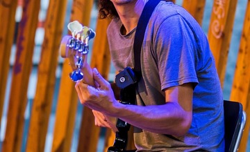 FOTO: Posledný Hudobný piknik tohto leta v Trenčíne odohral Matúš Oravec a blueberryband