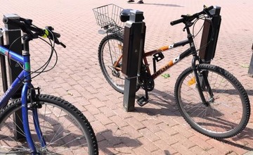 FOTO: Nové cyklostojany v Brezovej pod Bradlom