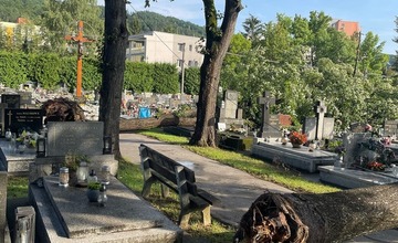 FOTO: Púchovský cintorín po nočnej kalamite