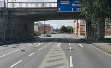 FOTO: Dopravné obmedzenia v Trenčíne: Starý most bez nákladiakov, zmena dopravy pod ním