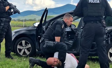 FOTO: Policajti v akcii, 2. septembra pred obchodným domom Laugaricio